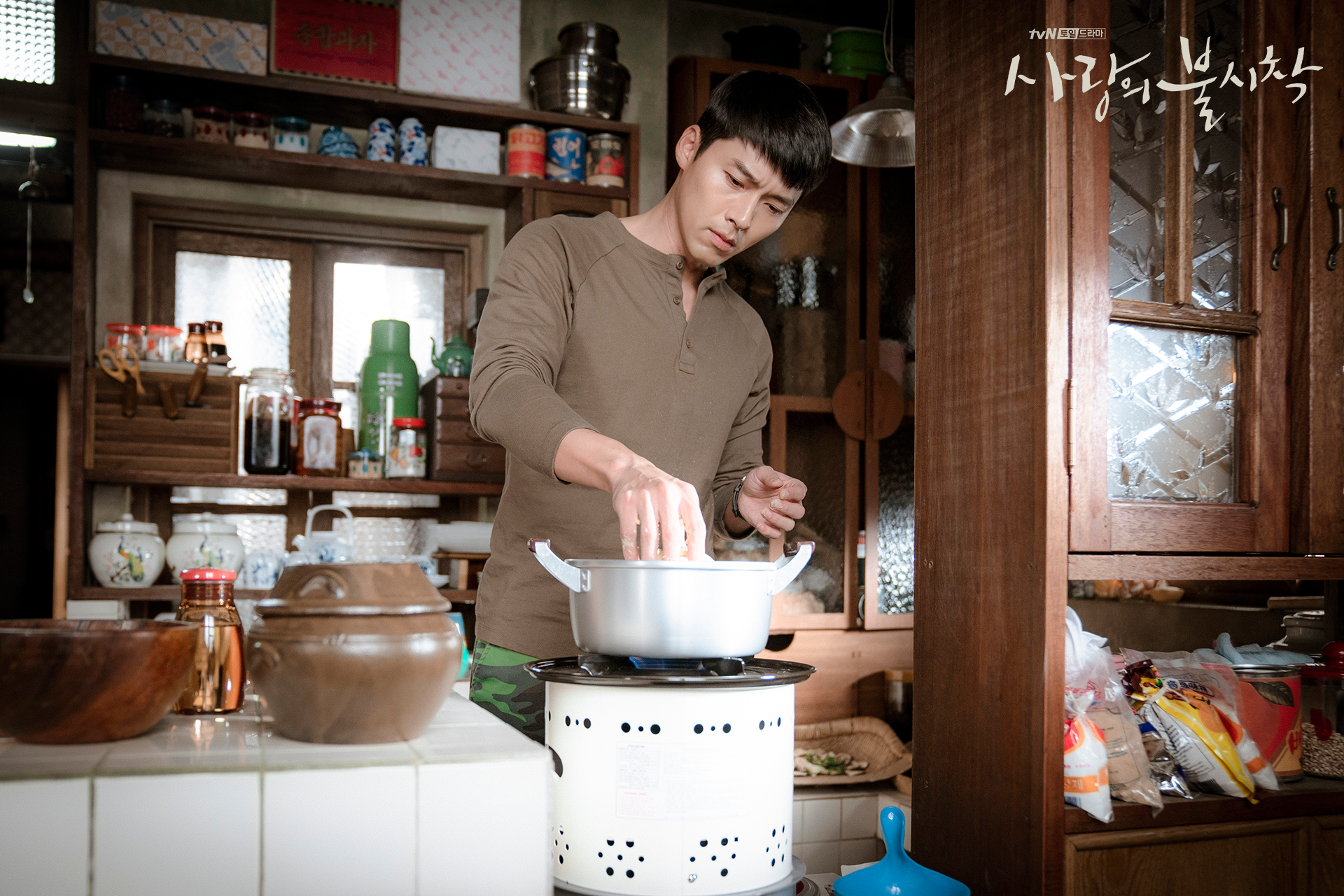 Crash Landing on You Captain Ri Jeong-hyeok cooking for Yoon Se-ri