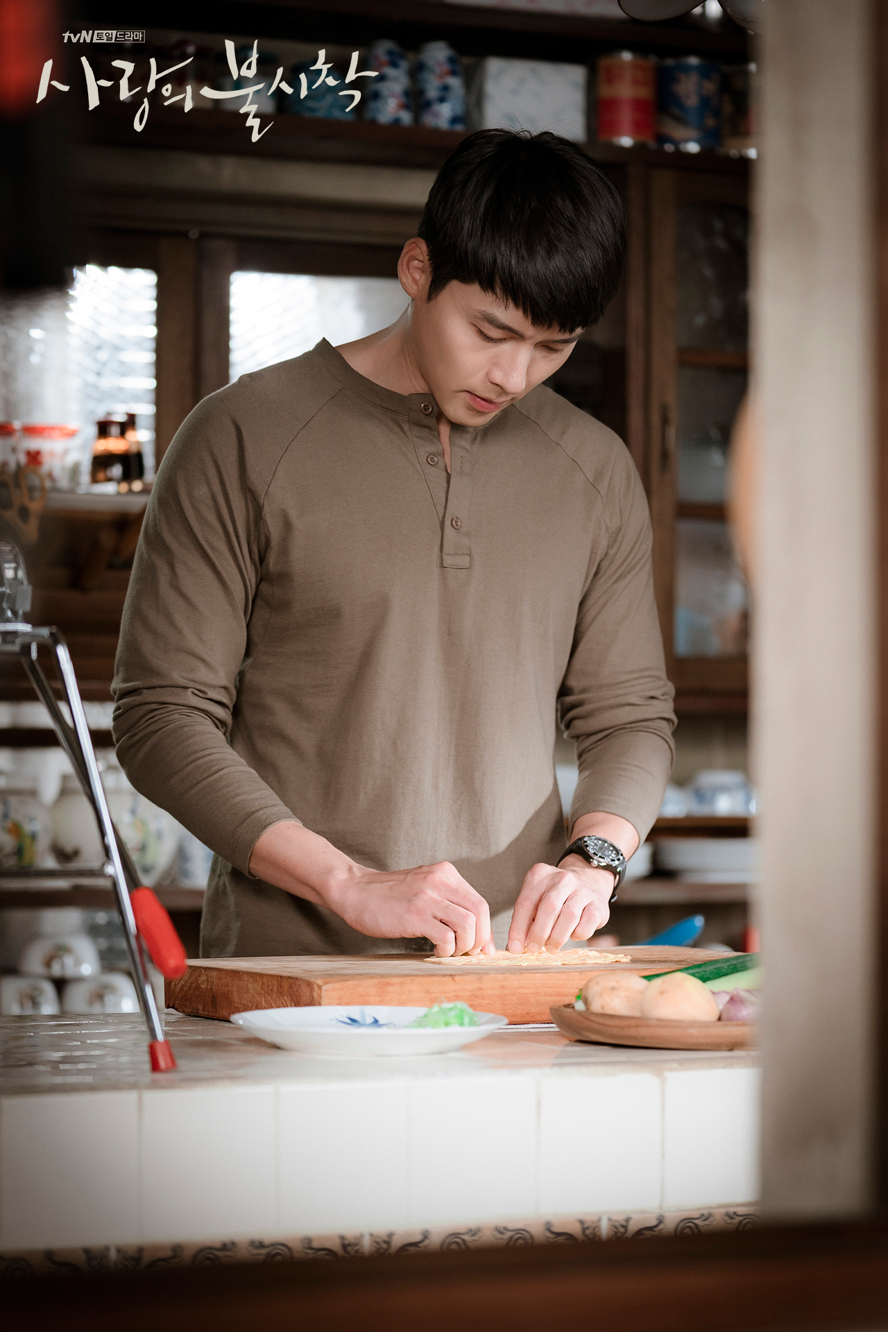 Crash Landing on You Captain Ri Jeong-hyeok cooking for Yoon Se-ri