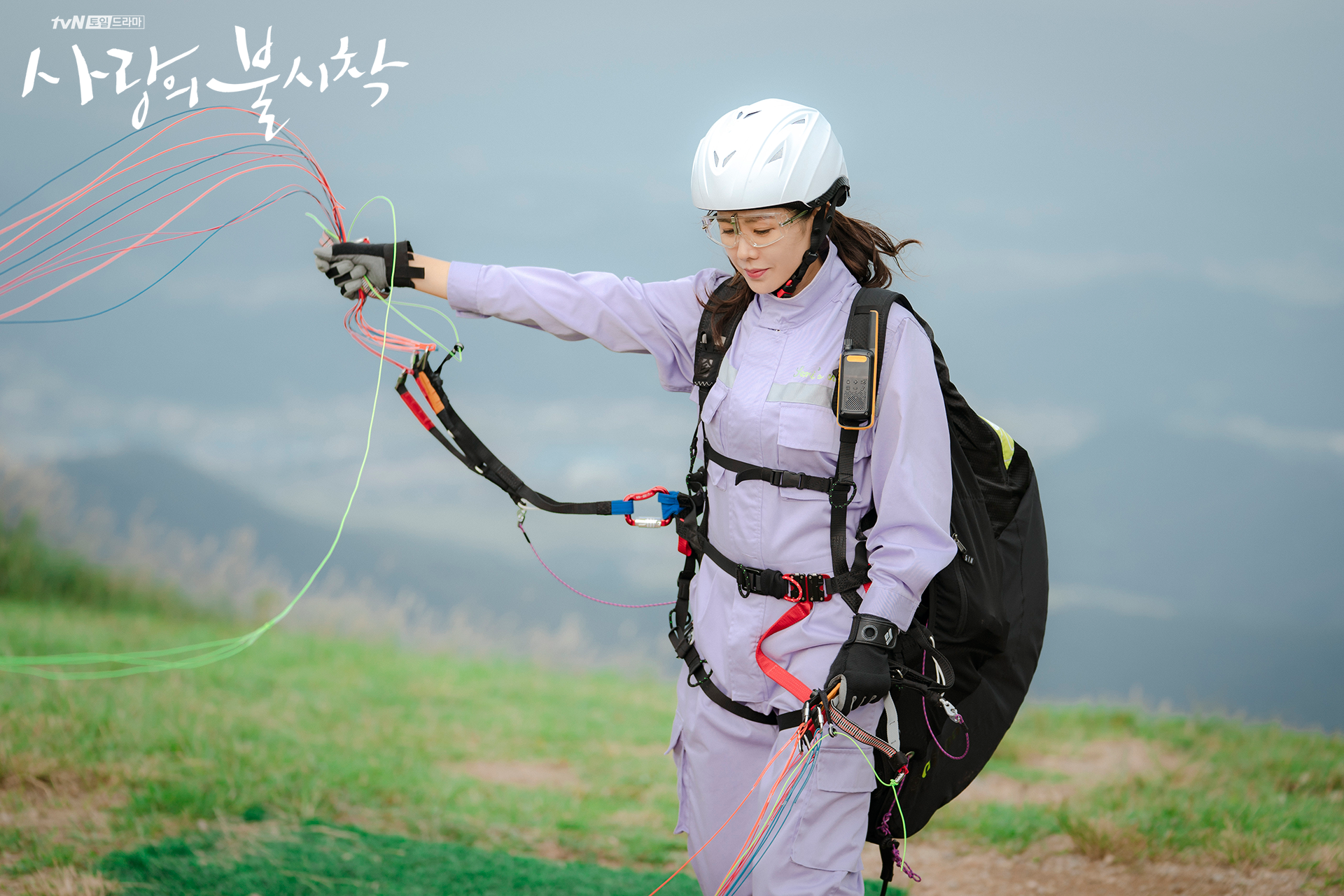 Crash Landing on You Yoon Se-ri paragliding