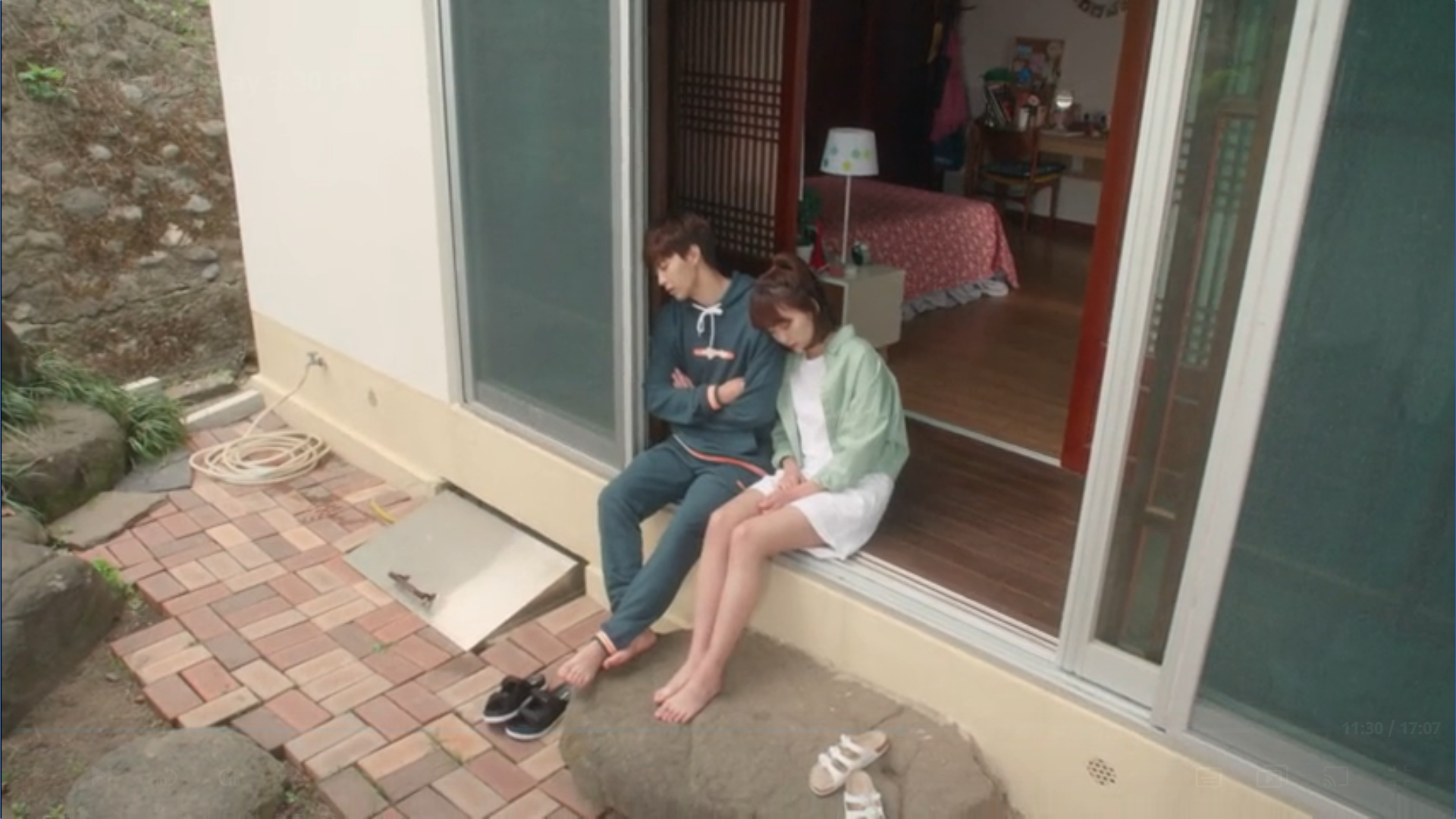 Wednesday 3:30 PM Seon Eun-woo and Yoon Jae-won napping after laundry