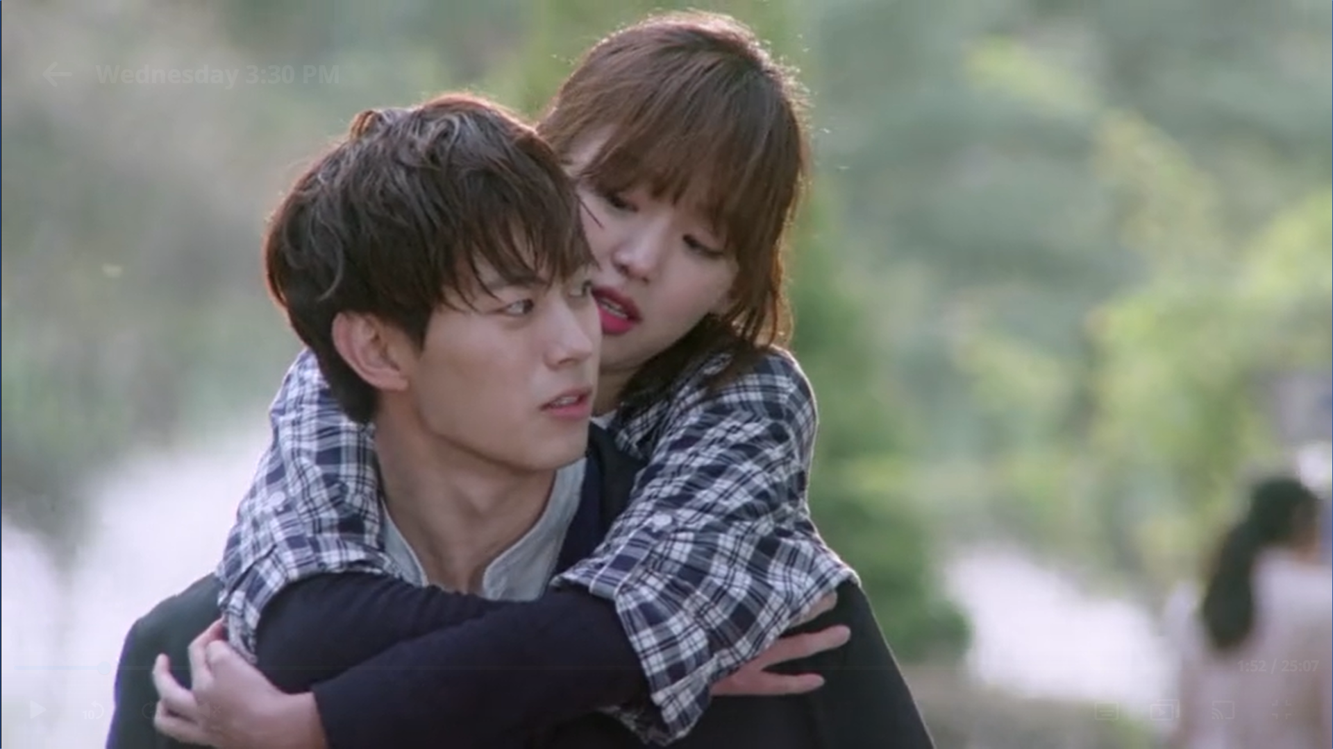 Wednesday 3:30 PM Seon Eun-woo and Yoon Jae-won piggyback ride