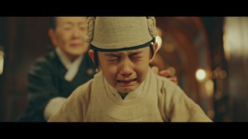 The King: Eternal Monarch King Lee Gon young boy crying