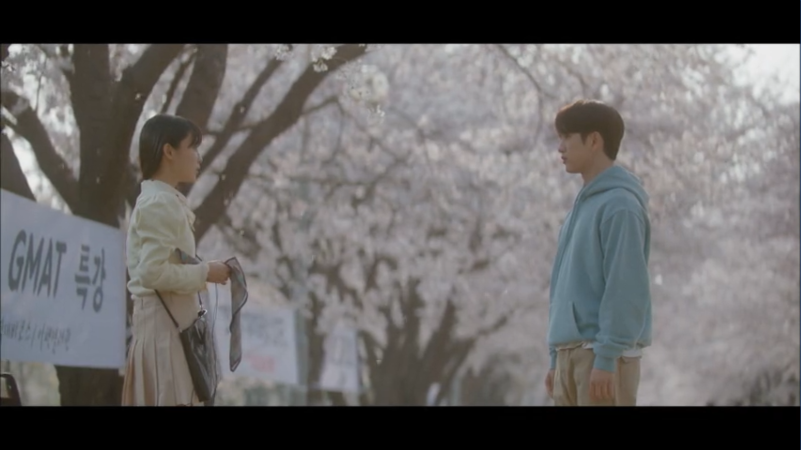 When My Love Blooms Episode 2 Han Jae-hyeon and Yoon Ji-soo talking in college