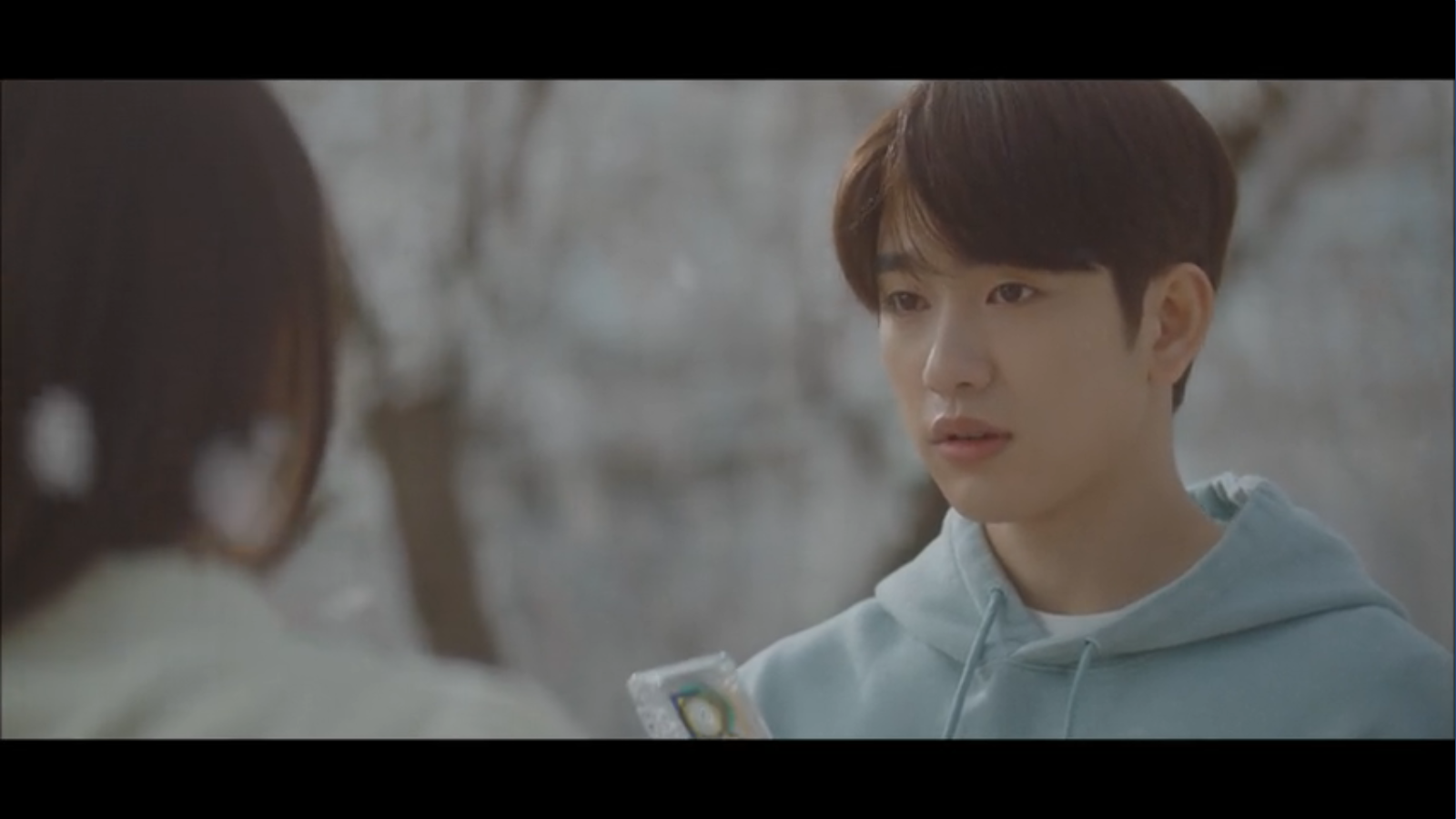 When My Love Blooms Episode 2 Han Jae-hyeon getting cassette tape back from Yoon Ji-soo 