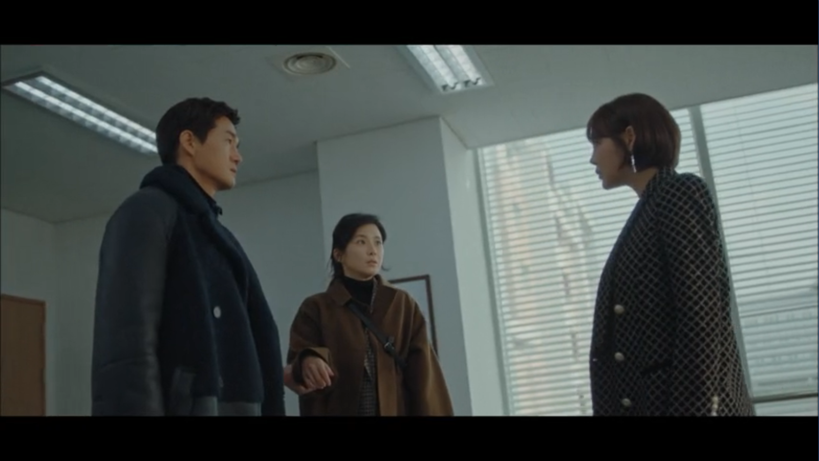 When My Love Blooms Episode 2 Han Jae-hyeon, Yoon Ji-soo, and Seo Kyung staring at each other in school office